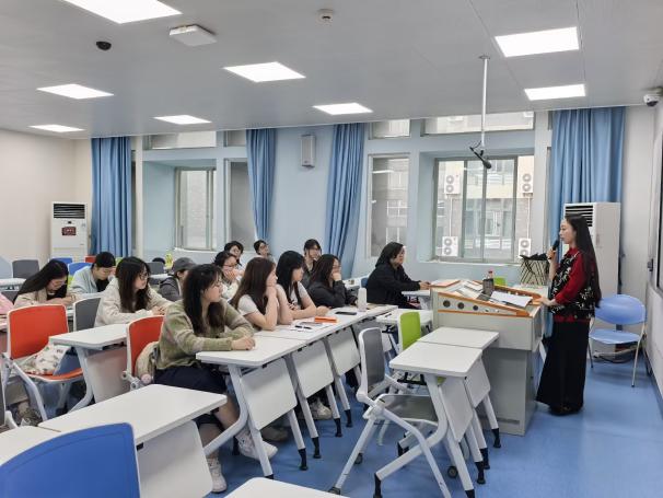 为学子职业发展搭建实践与理论双向赋能